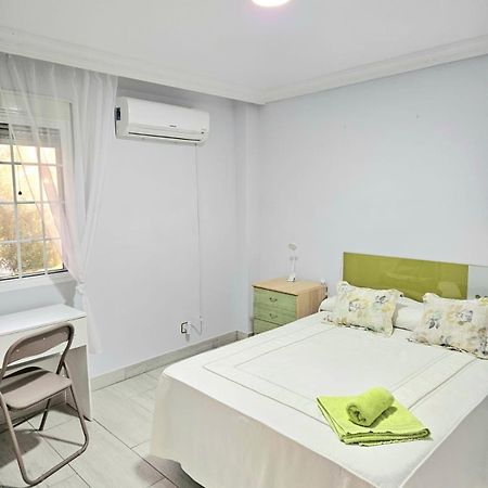 Hotel Habitacion Privada A 15 Min De La Playa/Piso Huelva Exterior foto