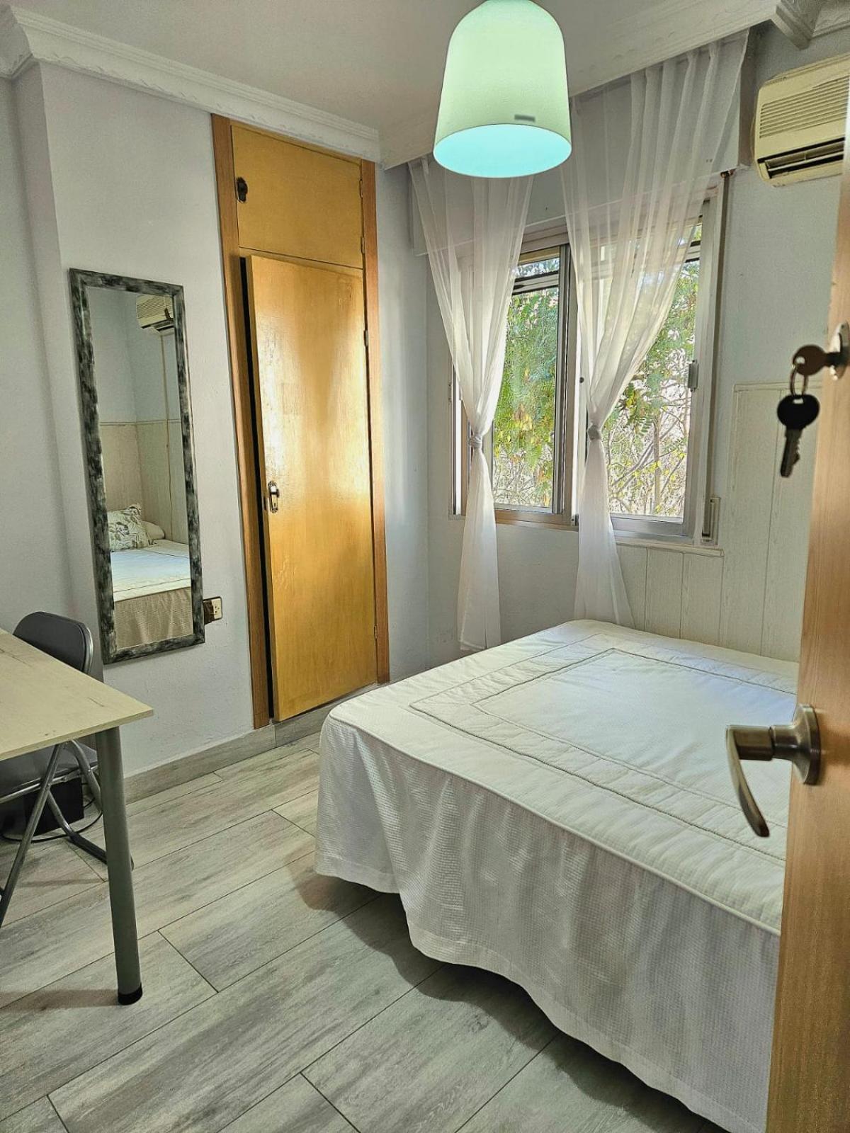 Hotel Habitacion Privada A 15 Min De La Playa/Piso Huelva Exterior foto